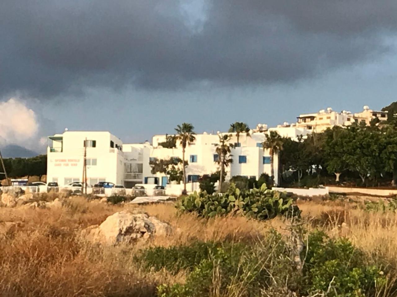 Ikaria Village Apt 201 Paphos Eksteriør bilde